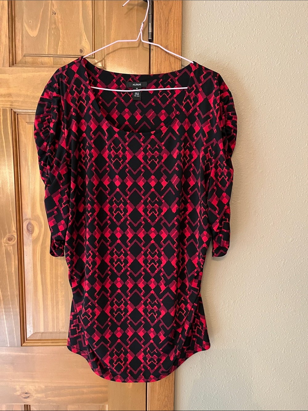 Alfani Red & Black Geometric Scoop Neck Tunic Top